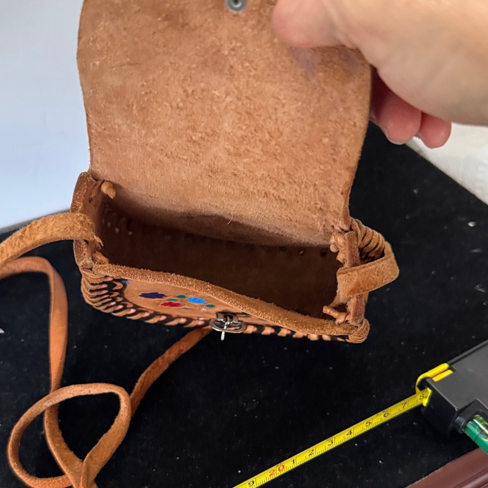 Vintage Handcrafted hand tooled Floral Tan Leather Crossbody Bag - Picture 5 of 9